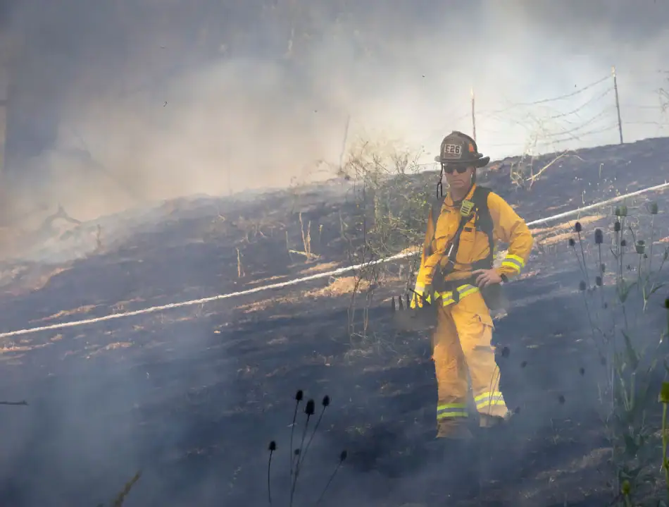 A photo depicting getting assistance during a New Mexico wildfire.